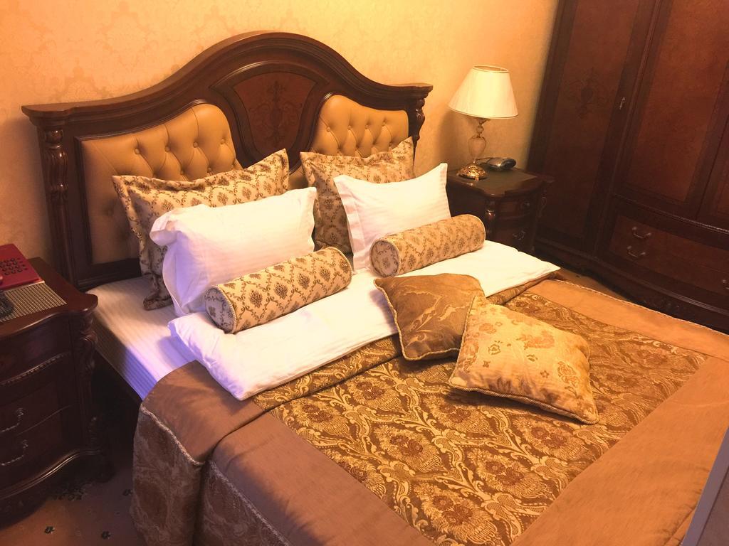 Hotel Lux Angliter Вологда Екстериор снимка